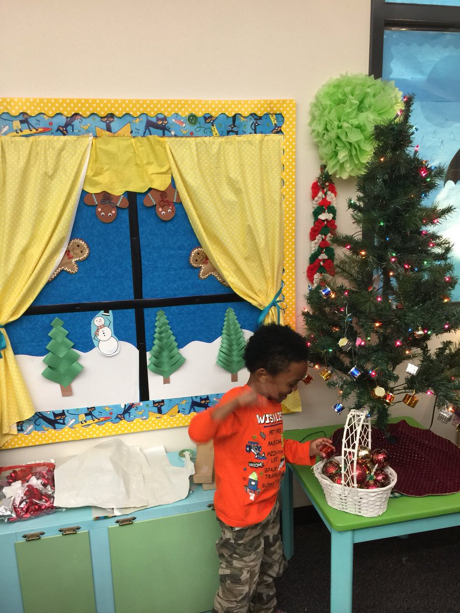 MrsMoffett3's tweet photo. Pre-K getting in the Holiday spirit while working on fine motor & literacy skills. #CubCummUNITY @HumbleISD_RCE https://t.co/29T7n4TDgQ
