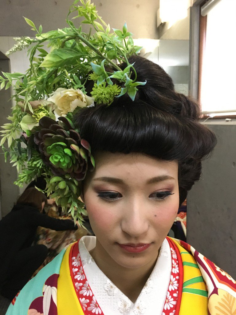 ট ইট র 着物姫 Kimonohime ヘアメイク 着物に似合うメイク 成人式 卒業式 結婚式に 日本人にとって着物は伝統ある衣装です 着物を着ると奥ゆかしさや女性らしさが出るので外国人の方は日本人の美しさは着物をきたときだと感じるようです