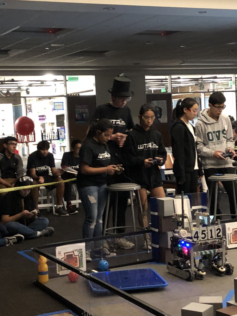 WTRobotics's tweet photo. Match 4: Great job this match: scored two columns and knocked over jewel! #ftc2017 #4512 https://t.co/Abz0k3tsqV
