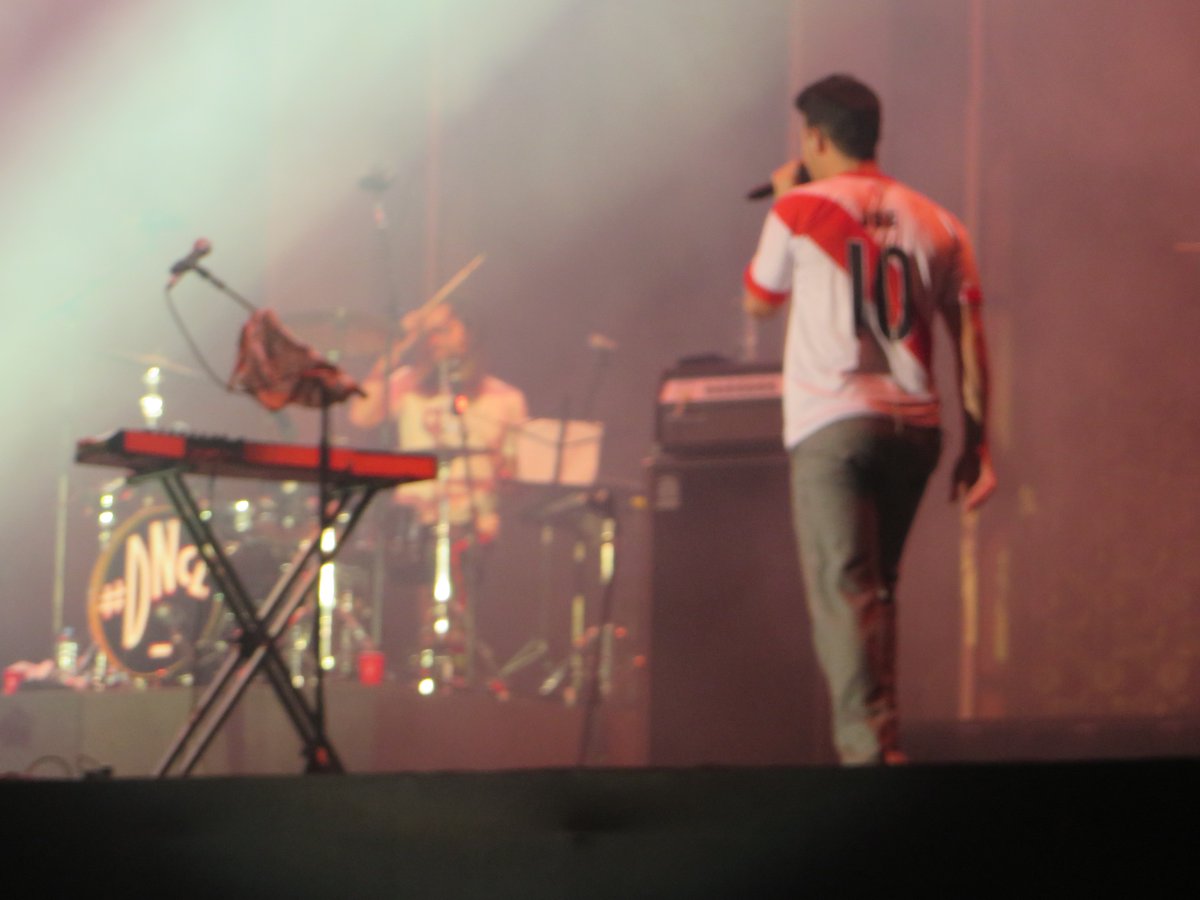 meeelc19's tweet image. DNCE in PERÚ 💛 @DNCE @joejonas #DNCE #DNCEenPeru