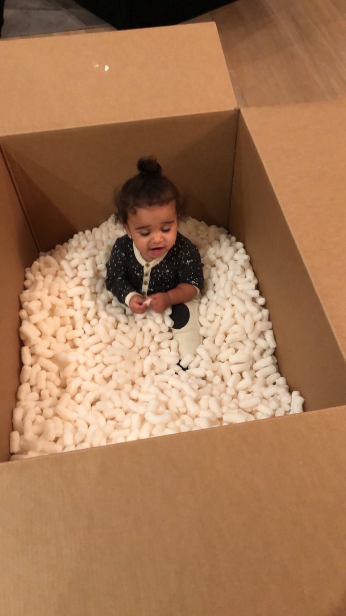 robkardashian's tweet photo. Special delivery 📦 📦 https://t.co/kCQhxsjKLv
