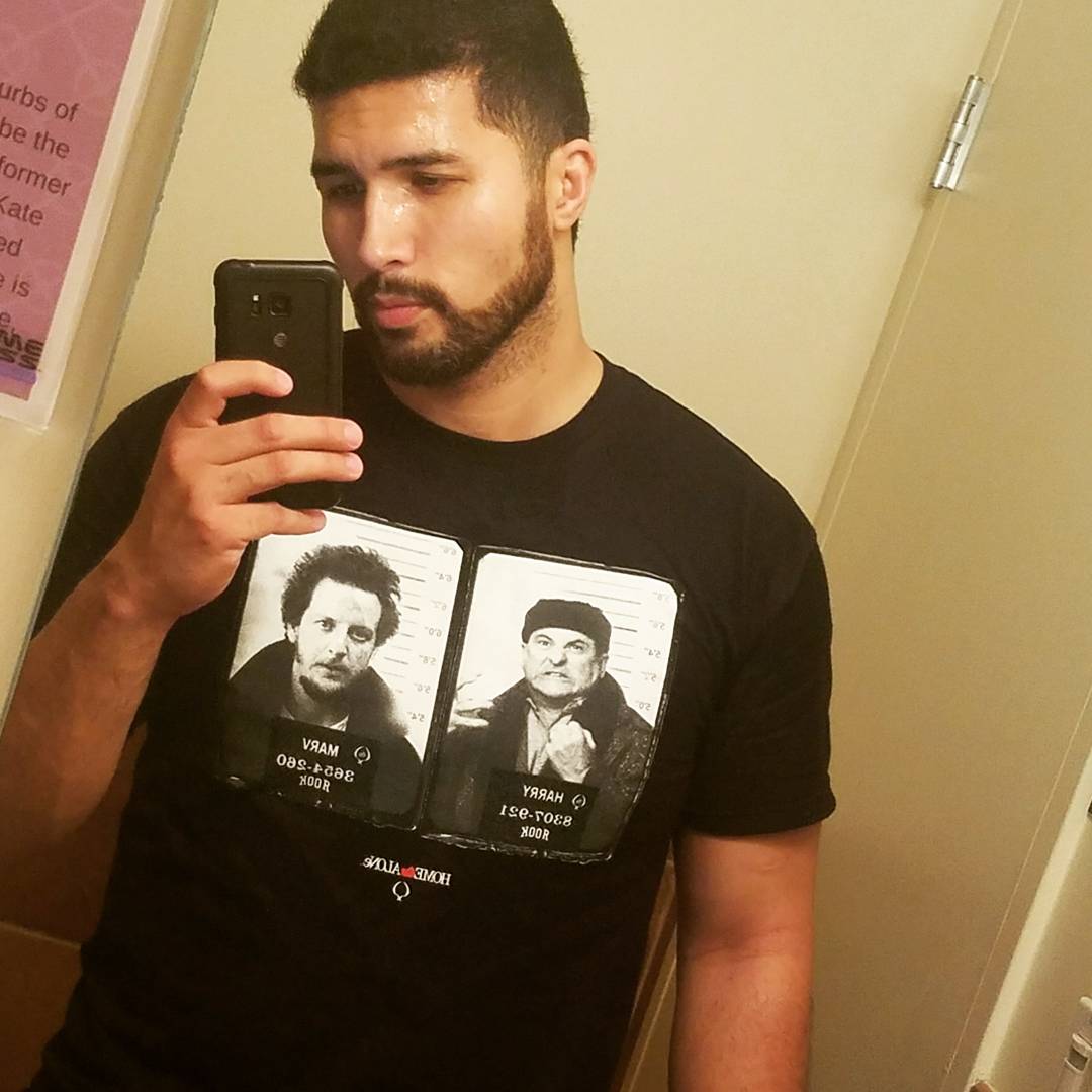 ElvisAliagaTCB's tweet photo. Happy Holidays from the Wet Bandits! 🎄 #HomeAlone #HarryAndMarv #WetBandits #StickyBandits #GraphicTees #WorkoutThreads #Fitness https://t.co/DEnornVitP