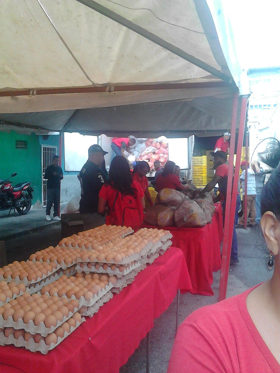 CLAP_UPSR's tweet image. Gracias presidente @NicolasMaduro  @FreddyBernal gracias por la gran feria navideño @YepfriArguello