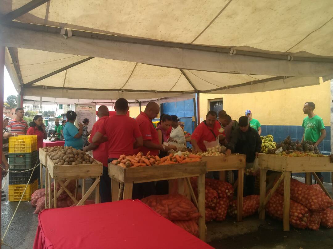 CLAP_UPSR's tweet image. Gracias presidente @NicolasMaduro  @FreddyBernal gracias por la gran feria navideño @YepfriArguello