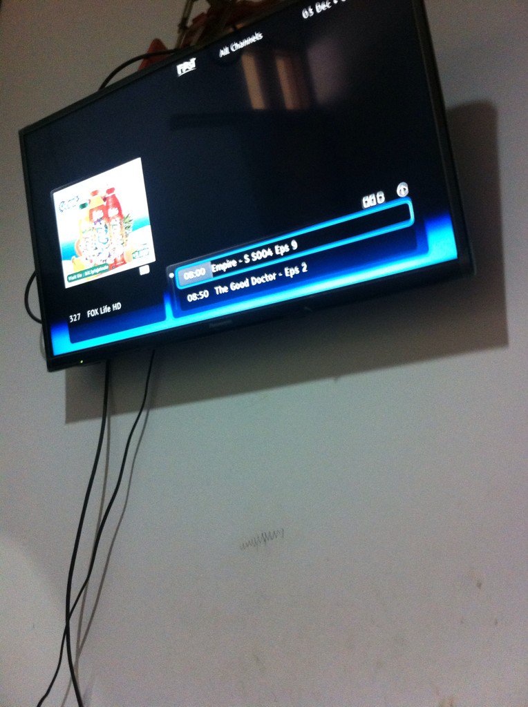 danskeh's tweet photo. Ini knp ya @FirstMediaCares sdh hampir 2 minggu @FOXlifeasia &amp; @FOXTV nya kl siang kaya gini trs..do something pls https://t.co/Gq2CsUiKSi
