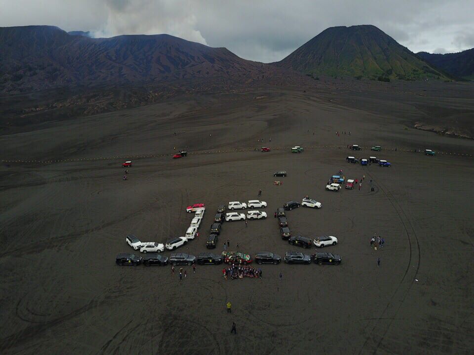 jfcfortuner's tweet photo. JFC goes to Bromo - Lumajang.
#jatimfortunerclub #jfcinfo #bromo #wisatajatim #touring https://t.co/UoUD2sDUv9