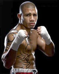 thebu11runner's tweet image. Just cant resist, gotta stay up and watch Cotto win his last fight 👊🏻 #GettingToOldForThis