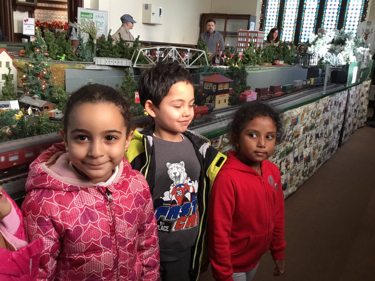 Nancy Brady@MrsBrady25 Had a fantastic time at the Barron Arts Center Holiday Train Show! @Lafayette_25