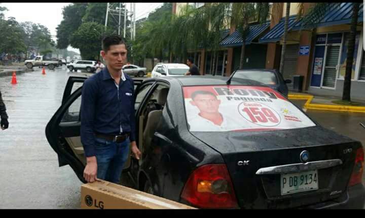Detienen al candidato a diputado por la Alianza en Cortés, Rony Paguada, con artículos del saqueo. Y son infiltrados dicen Mel y Nasralla