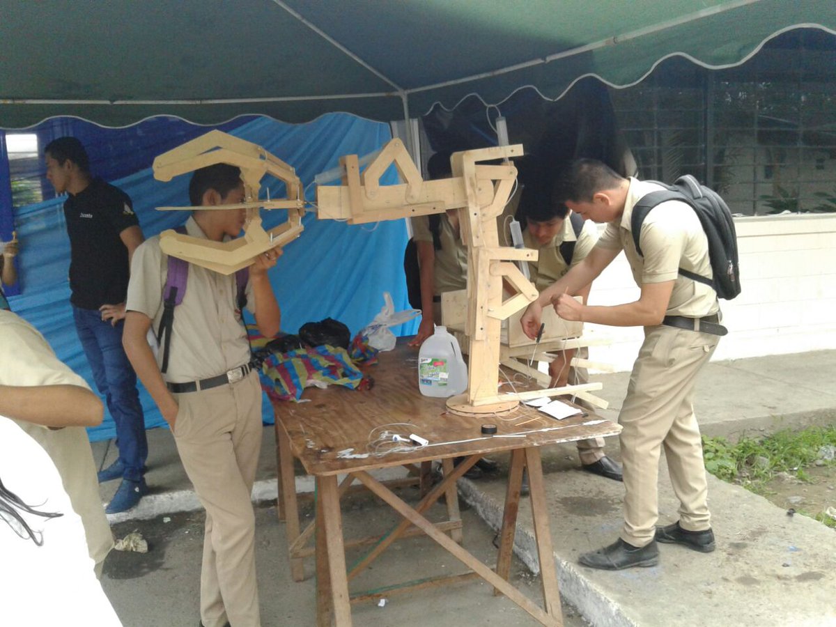 Llona1963's tweet photo. #FeriaDeCienciaYTecnología, #Emprendimiento y #ProyectosEscolares hoy 2 de Diciembre en la #UEJMVI #BuenaFe @gpinargote1987 @Garyganchoso @JuGoRoGo @Dannyheroe86 https://t.co/Aa725nTy98