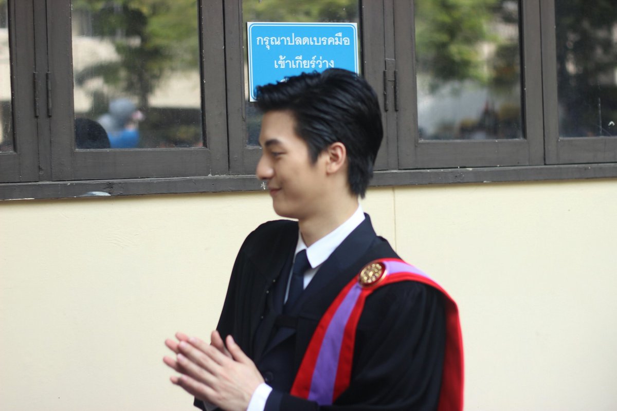 dontonos's tweet photo. ขอบคุณทุกๆท่านที่มา (และส่งใจมา) ร่วมแสดงความยินดีกับ #แก๊ปกิตติชัช คร๊าบบบ 😀😘 (วันรับจริง 02.12.2017) cr.pix THX @indynever_die
#GapGraduation
#GapKittichat
#kittigap
#TUSexyBoy
#conversationthailand https://t.co/XXb7pr8FpN
