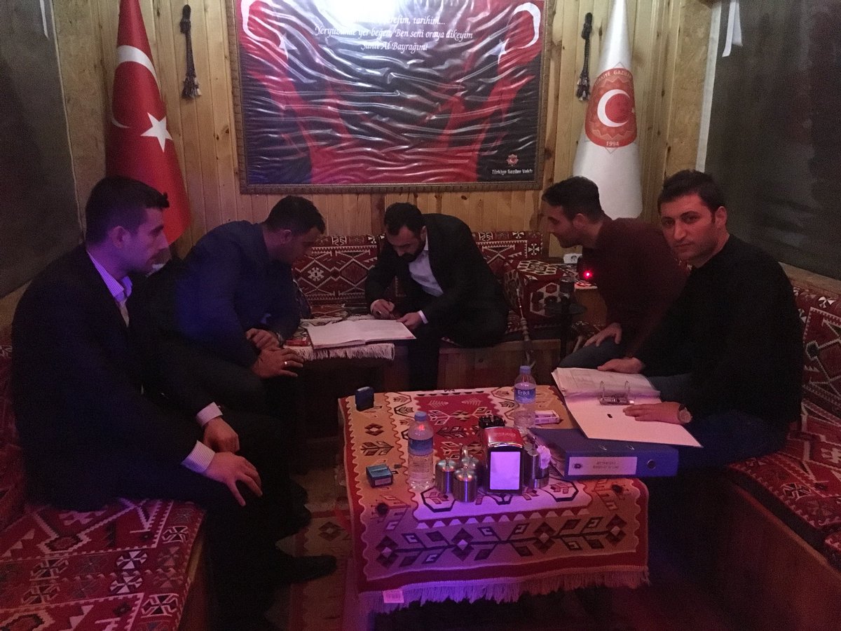 Derneğimizin Aralık Ayı içerisinde yapılacak Faliyetleri Hakkında  yapılan Toplantımız Sona erdi.
Bu Günlere Gelmemizde Emeği Geçen 
Kırşehir Mv. Sayın <a href="/MikailArslan40/">Mikail ARSLAN</a> ’a  
@Gaziler_Vakfi Bşk Sn.Gazi 
 @LokmanAylar a  @uzm_dern Yönetim Kuruluma  ve Üyelerime Teşekkür Ediyorum.