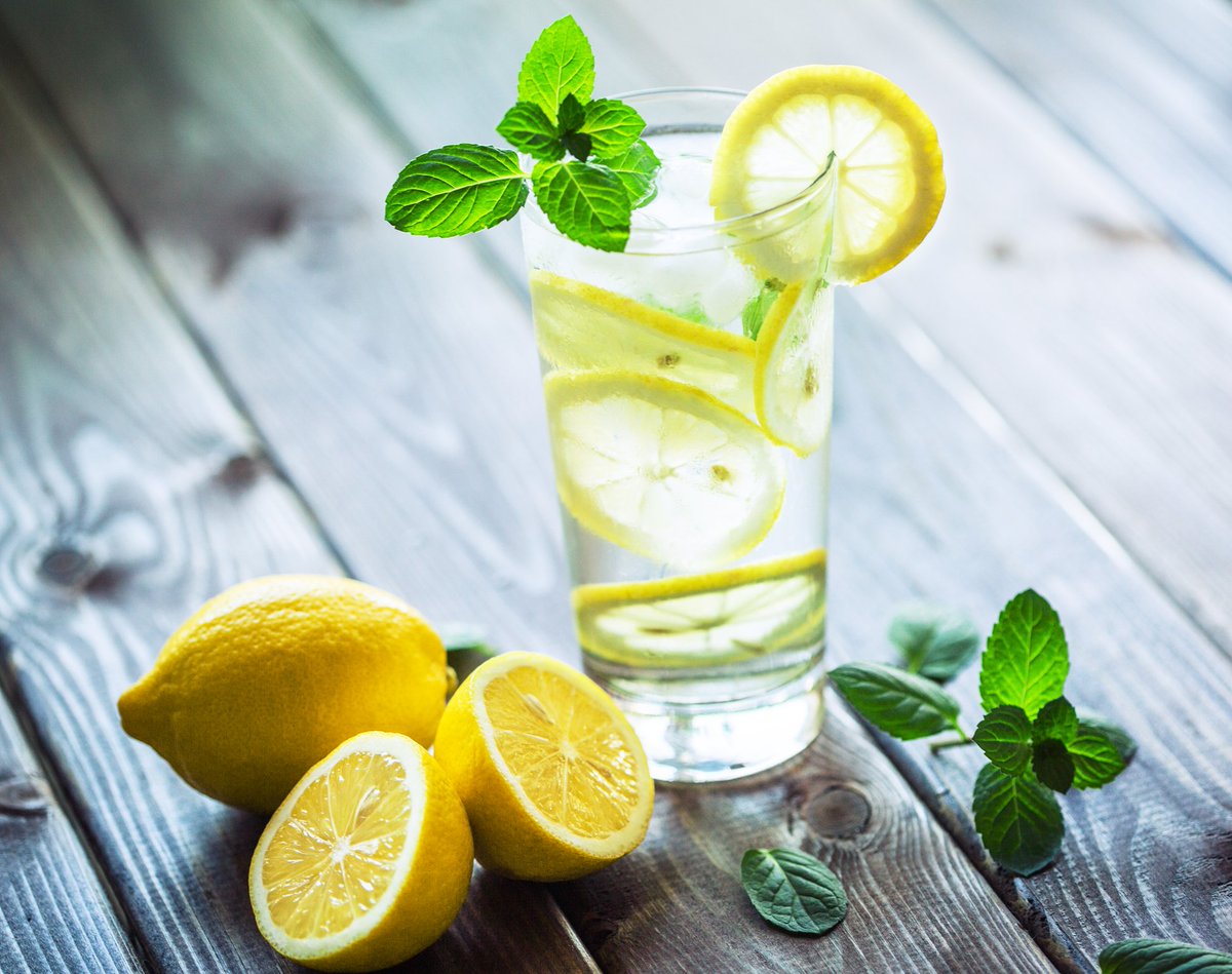 LoriShemek's tweet photo. Weight Loss Tip:  Research shows simply drinking 2 glasses of water 30 min.before every meal helps to boost weight loss.  Be sure to use filtered water to get rid of hidden contaminants. #weightloss #tips #healthtransformation https://t.co/O0d4F1pOtA