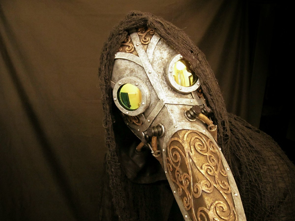 FI3ND_'s tweet photo. Here's a few quick pics of the mask and gauntlets. Had so much fun making these. 😁 https://t.co/oITLqtamv3