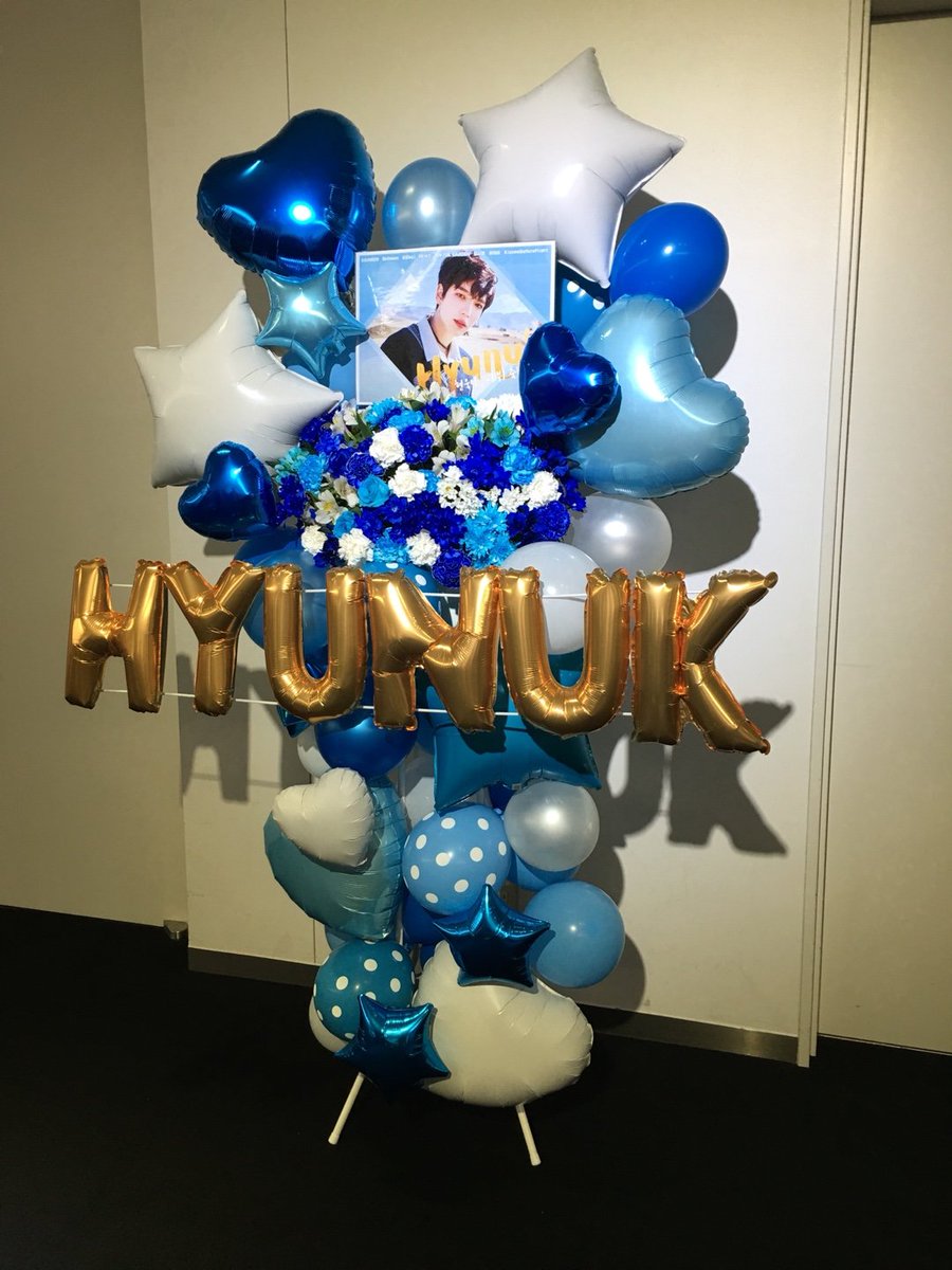 19940926hhu's tweet photo. 인투잇 일본 첫 쇼케이스 [Carpe Diem]을 축하하며 현욱이를 위하여 예쁘고 사랑스러운 풍선 화환을 준비하였습니다💙💙💙 위치는 굿즈 판매소 반대편입니다. 많이 보러와 주세요😘 #현욱아_데뷔_축하해 #인투잇 #IN2IT #한현욱 #현욱 #ヒョンウク https://t.co/lg2QeeX2aU