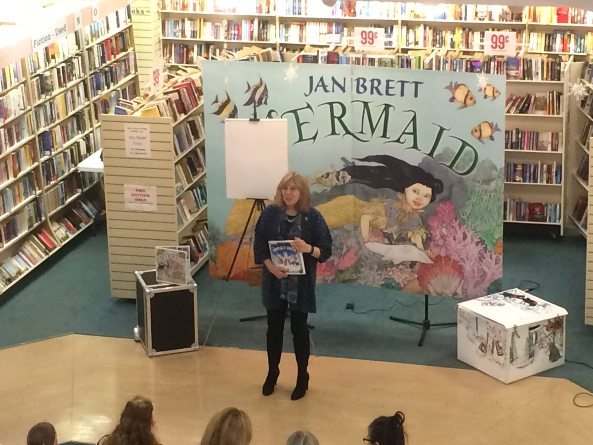 JaimiPike's tweet photo. Jan Brett day @verobooks was a success! Absolutely enchanting. 🤩 https://t.co/jEc5baMRgV