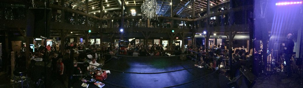 QCBanditPhotog's tweet photo. @SCWPro fans pack the @wildwoodsaloon for #hawkamania2 https://t.co/nPB0ZnQIFY