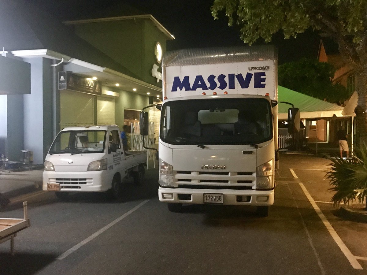 Massive_Cayman's tweet photo. The sprint before the marathon. We are Hard at work setting up for the 15th @caymanmarathon - good luck to all runners! #caymanislands https://t.co/wytYeOr7z0