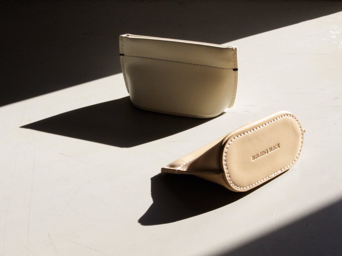 Graphpaper_info's tweet image. プロダクトデザイナーの姉妹が手がけるバッグブランド&quot;BUILDING BLOCK&quot;。バッグの概念にとらわれないユニークな作りが人気を博している同ブランドの作品を是非ご覧ください。