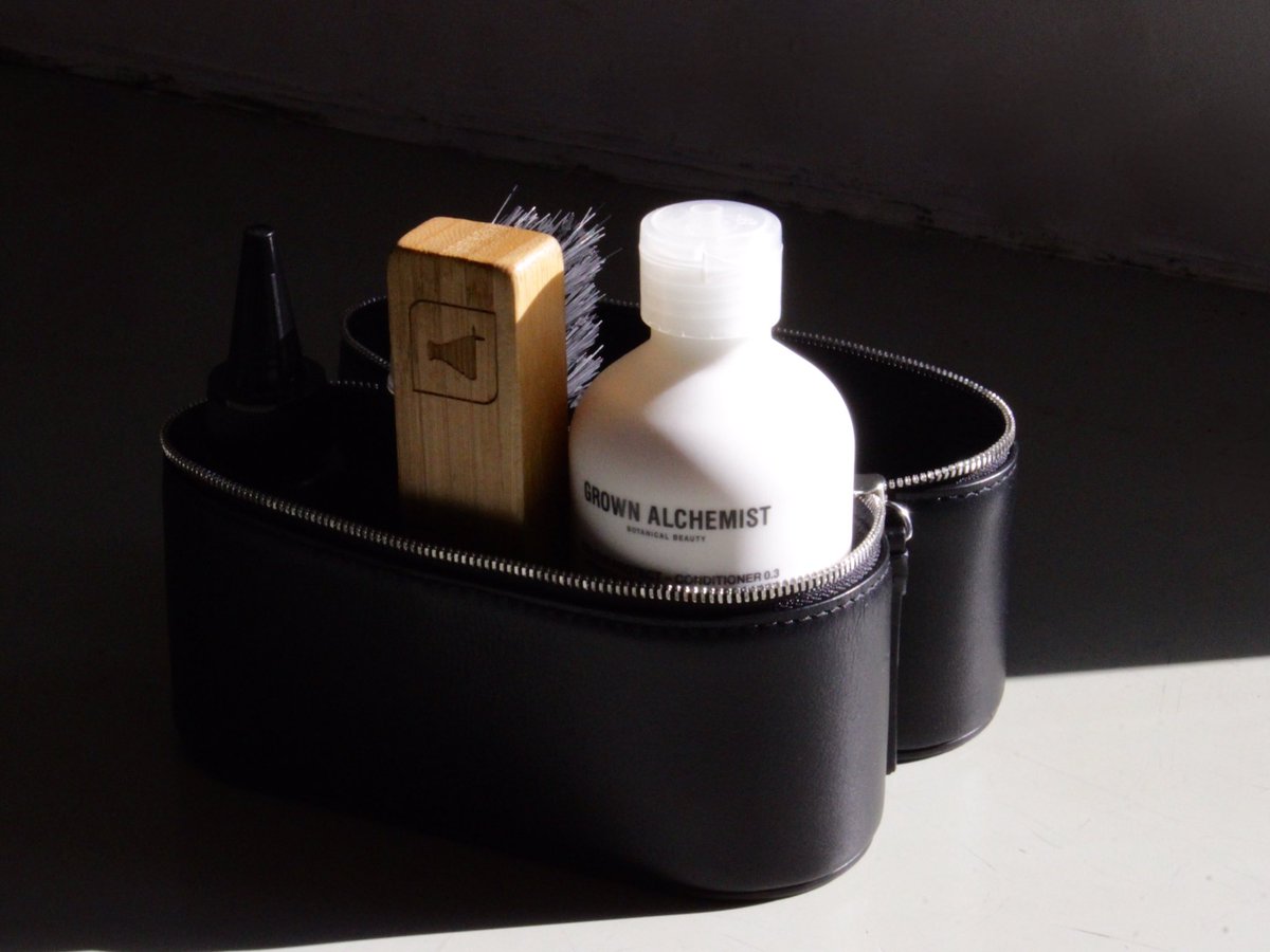 Graphpaper_info's tweet image. プロダクトデザイナーの姉妹が手がけるバッグブランド&quot;BUILDING BLOCK&quot;。バッグの概念にとらわれないユニークな作りが人気を博している同ブランドの作品を是非ご覧ください。