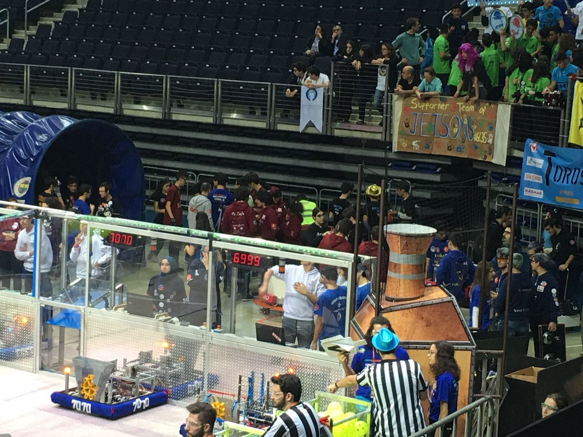 FRC takımımız antrenman maçı için hazır! <a href="/esen_zeki/">Zeki Esen</a> <a href="/EnverYucel/">EnverYucel</a> <a href="/BHevsel/">BK Diyarbakır Hevsel Kampüsü Lise</a> <a href="/murat_sarihan/">mrtsrhn</a> #turkishoffseason2017