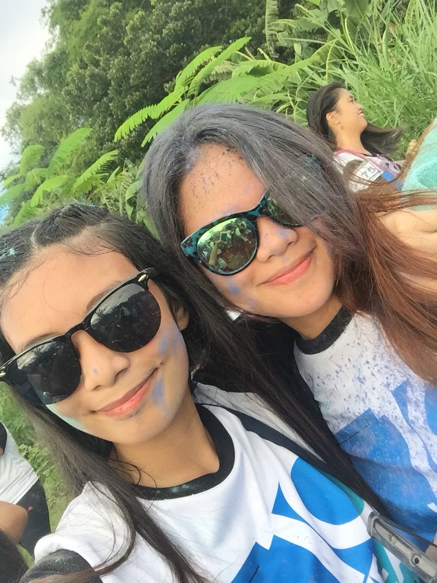 ellemarac's tweet image. #ColorYourLifeRun2017