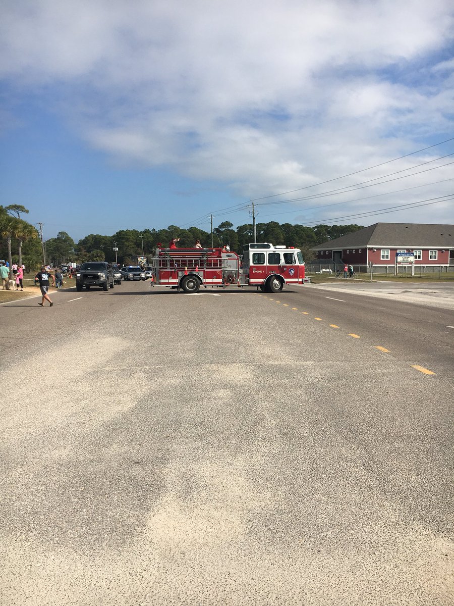 DIVFRD's tweet photo. 2017 Dauphin Island Christmas Parade! https://t.co/YsZ6HORA8x