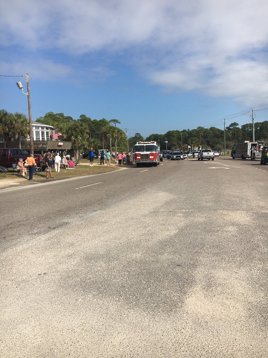 DIVFRD's tweet photo. 2017 Dauphin Island Christmas Parade! https://t.co/YsZ6HORA8x