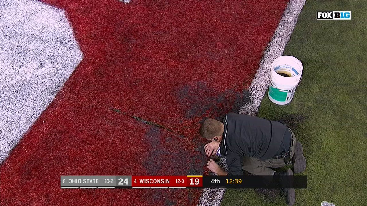 BigTenNetwork's tweet photo. This guy deserves a raise. Amazing. https://t.co/cv1vC861gP