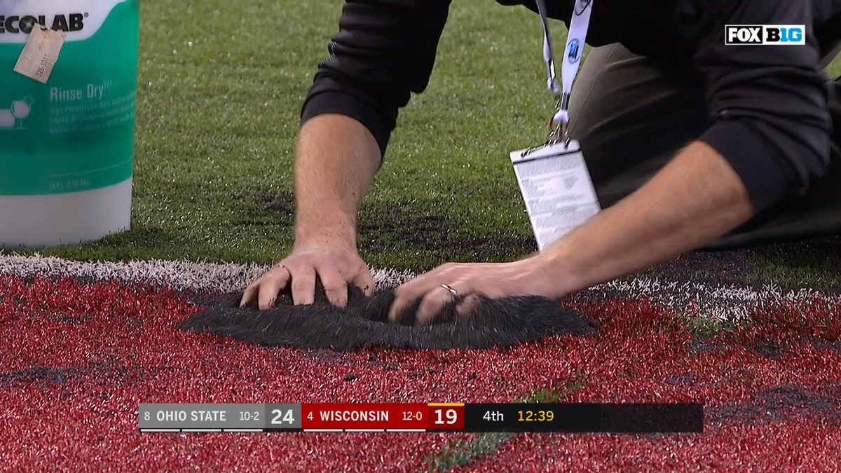 BigTenNetwork's tweet photo. This guy deserves a raise. Amazing. https://t.co/cv1vC861gP