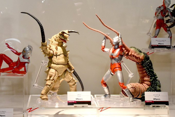 無地・新色登場！ 【新品】S.H.フィギュアーツ グドン ＆ ツインテール