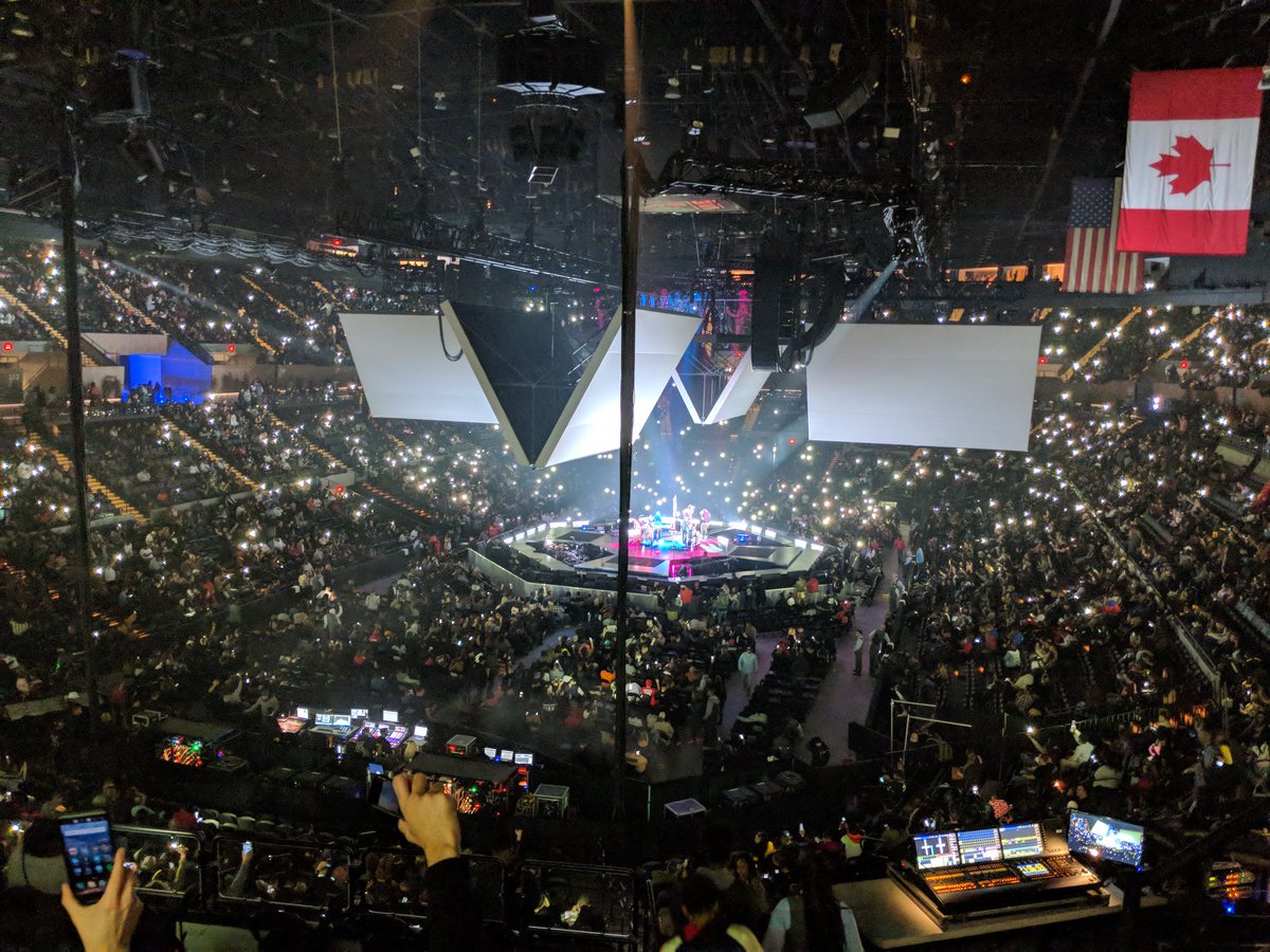 MKBHD's tweet image. Lit by iPhones
Shot on Pixel 2