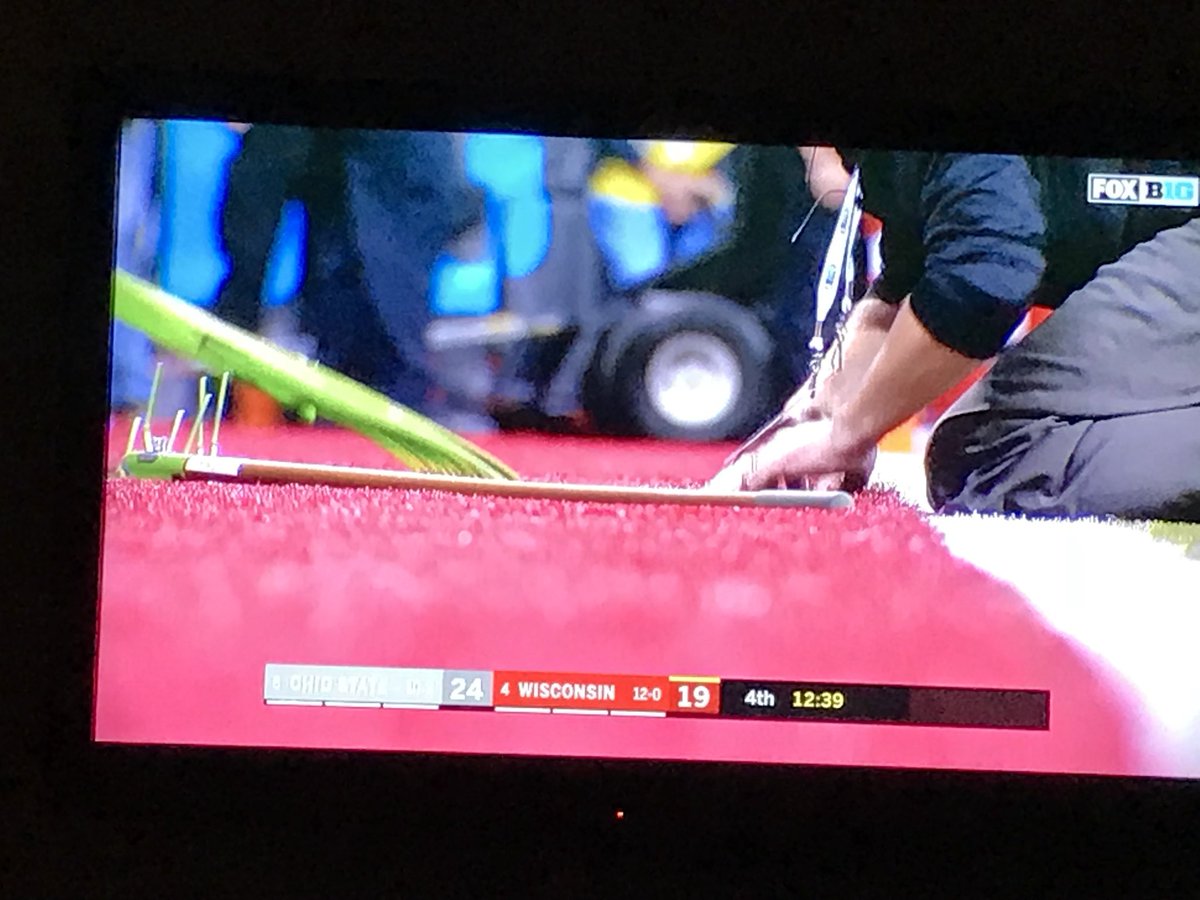 thinkjose's tweet photo. Curling in college football? #rakeman 🥌 https://t.co/hI7PkHUk2q