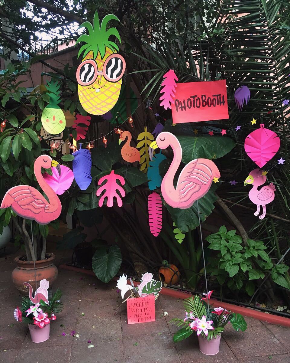 AnaVicky's tweet photo. Gracias a todos los amigos que nos visitaron hoy! 🎄🍍 nos vemos mañana same place same time 😍 #rooftopsale https://t.co/mAeRI4q6t1