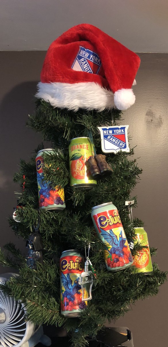 JasonAllinder's tweet photo. @Roughtailbeer #MerryChristmas me!  Thanks for bringing delicious New England IPA’s to Kansas City.  One of my new favorite breweries! #EJUICE #EverythingRhymes https://t.co/oWntrOD2AT