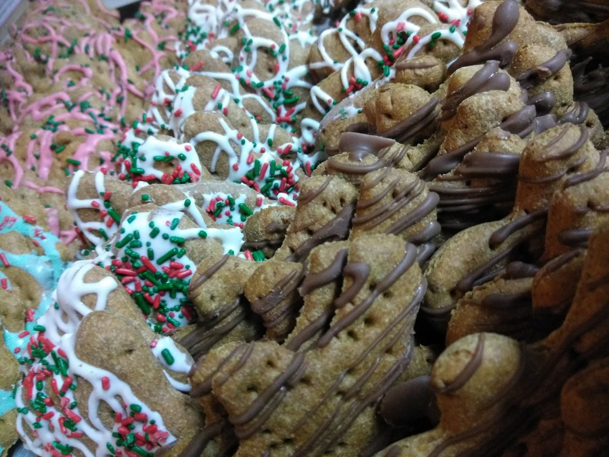 LNHack's tweet image. Gourmet cookies for dogs - 0nline ordering is now available: dogsloveabbys.com &amp;amp; yes the Christmas Cookies are ready to go!