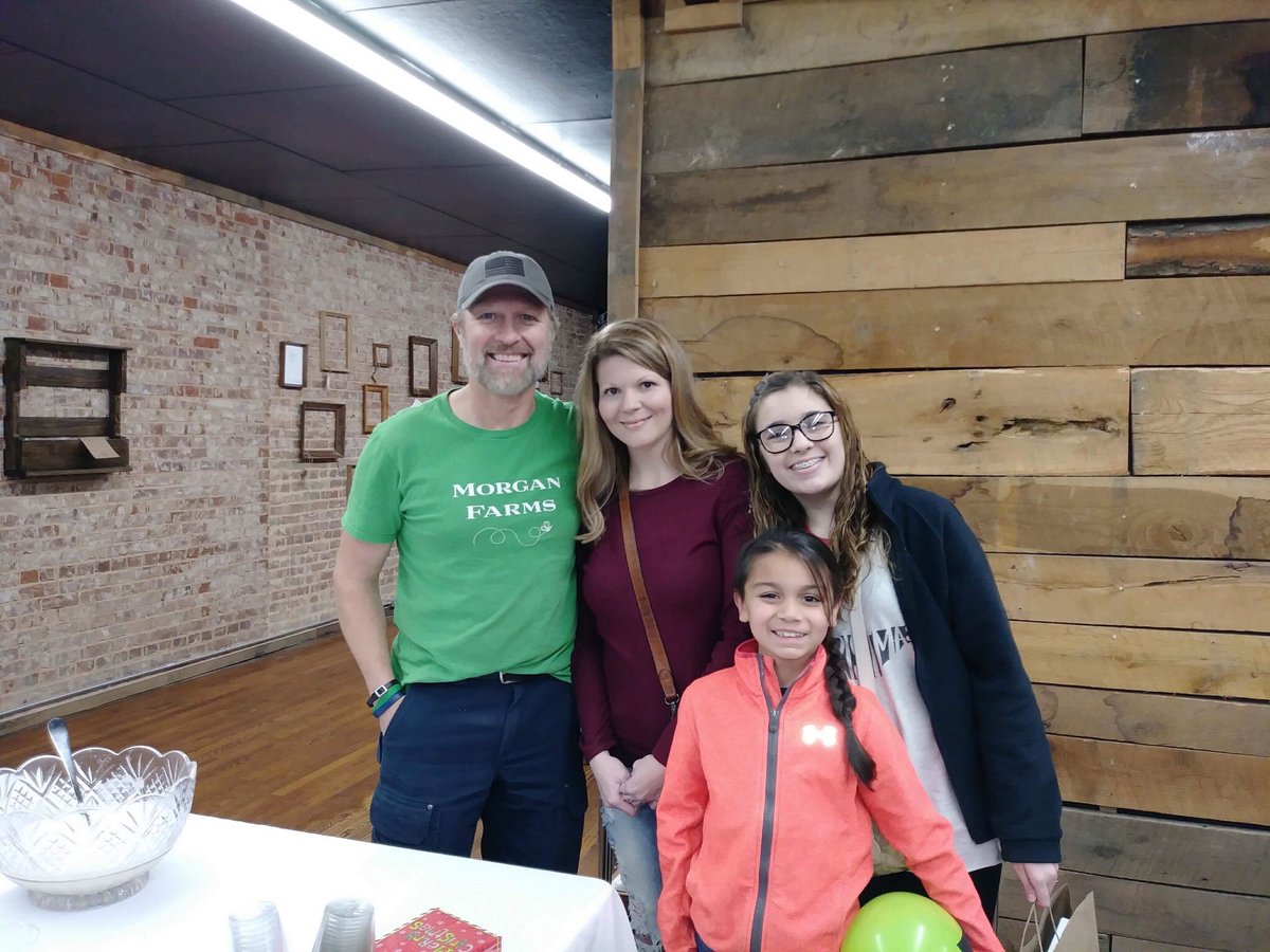 possibility0's tweet image. We had fun Christmas shopping at #MorganFarms it's beautiful 😊 @kmorgang @cmorganmusic
