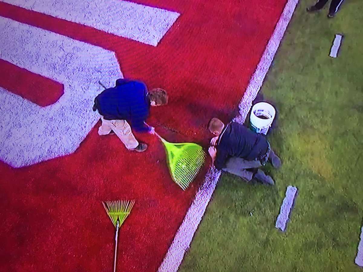 AstroTurfUSA's tweet image. Wisconsin is looking for the go ahead score. It's too bad they are heading to the end zone with the serious issues. It is a matter of player safety!  #NotOnOurTurf