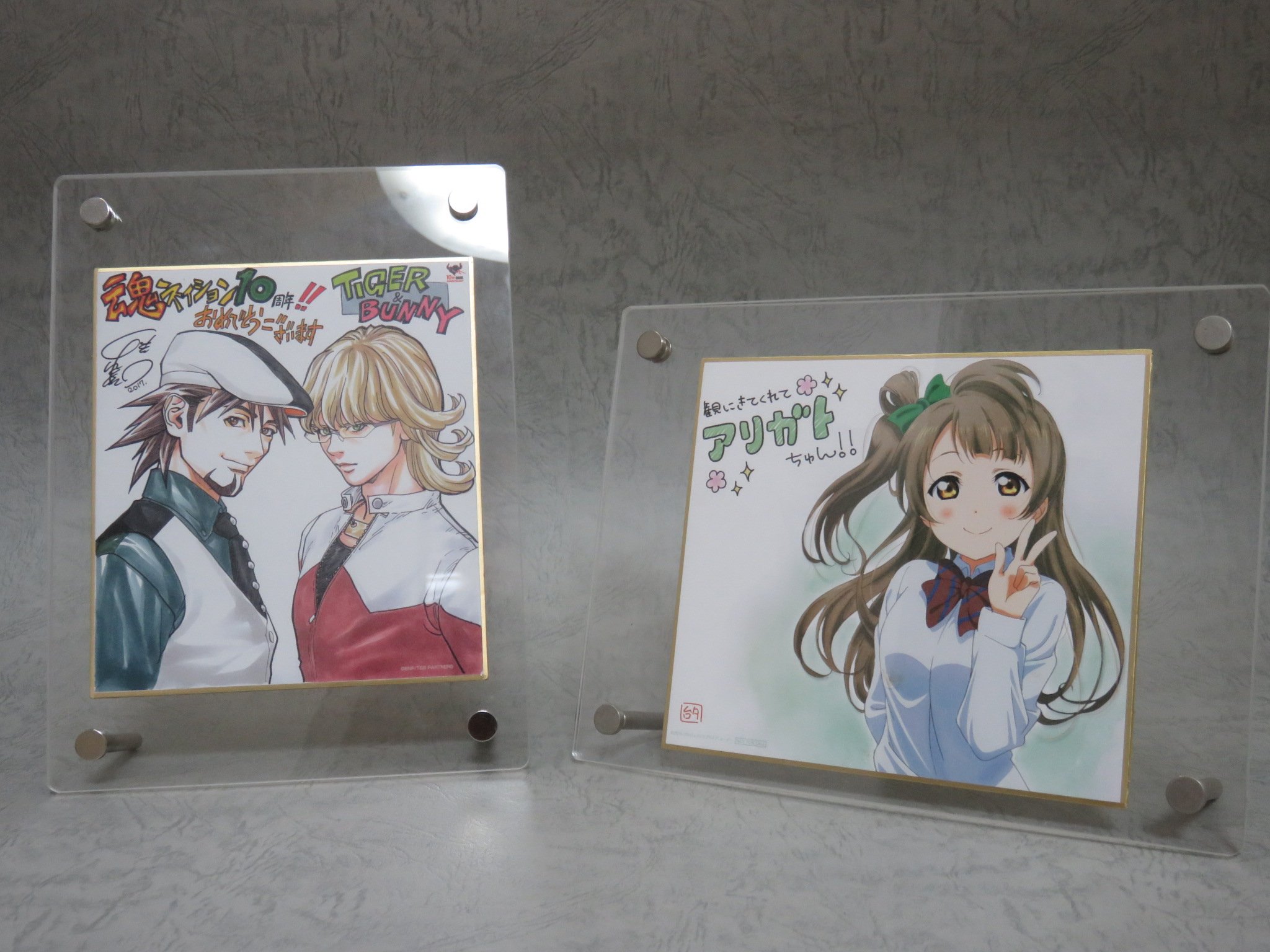 コンソメパンチ 魂ネイションで配布されたミニ色紙の飾り方に困ってる方 良かったら無印良品で550円のアクリルフレーム をお買い求めください 見映え良く飾れますよー サイズ的に縦でも横でも飾れますのでご参考までに 魂ネイション17 T N17