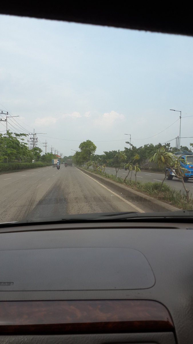 deananggraeni's tweet photo. @e100ss porong lapindo 2 arah lancar sudah bisa diakses,tinggal genangan di depan pertigaan tol dari arah sby https://t.co/z89V4syKSb