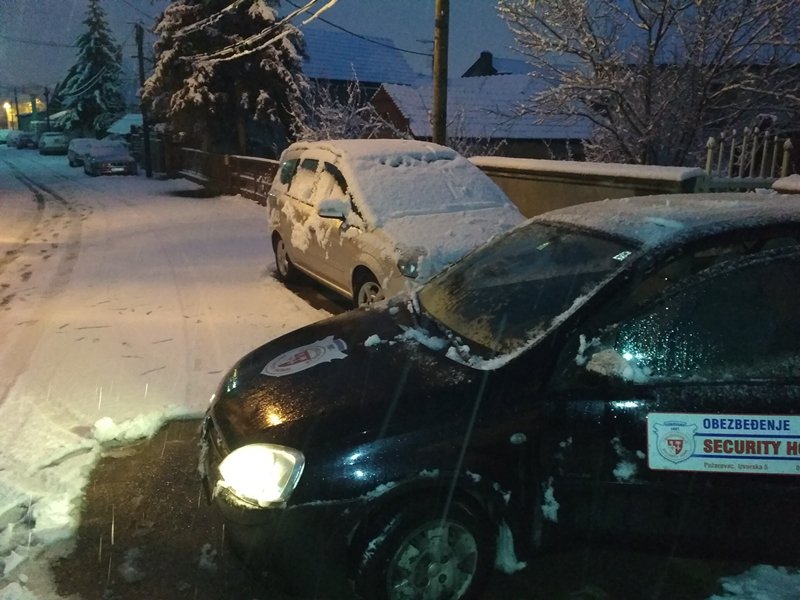 #PrviSneg koji je pokrio #Požarevac nije iznenadio naše dežurne patrole koje su celu noć obilazile štićene objekte koji su u sistemu praćenja u našem kontrolnom centru.
❄️❄️❄️