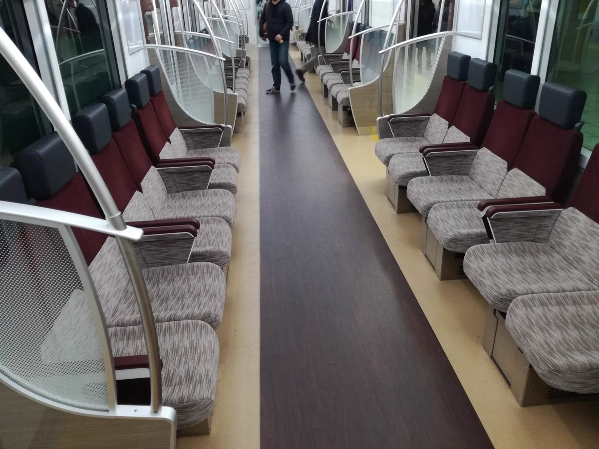 京王線の新しい車両がスゴイ！ｗｗｗあなたも絶対、乗りたくなっちゃう♪ｗｗｗ