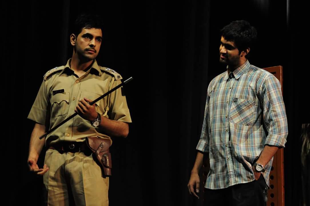 HimanshuMaggo_'s tweet photo. Performing DarioFo's 'ChukayengeNahi', Hindi adaptation of 'Can't Pay Won't Pay'
Adapted by #AmitabhSrivastava &amp; Directed by @ArvindGaur 
Watch it at Muktadhara Auditorium at 6:30pm
#Theatre4Change @AsmitaTheatre @TheatreInAsmita 
Come &amp; support relevant #Theatre https://t.co/jhcYMgj3qB