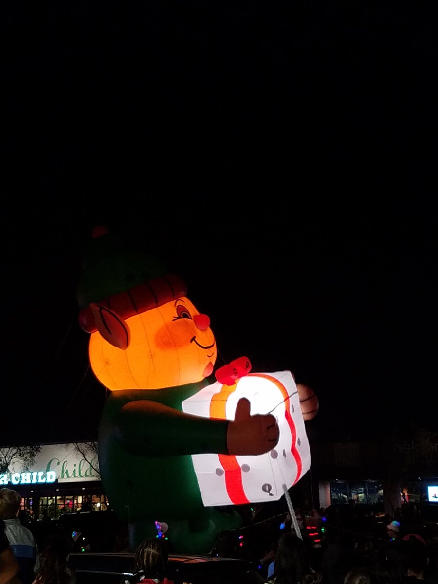 cindycasaus's tweet photo. First time we've attended the @apsFYI Electric Light Parade. Huge turnout & so fun! And @valleymetro did an awesome job during the egress & getting people home! #PHXLightParade #apsfyi #Phoenix https://t.co/qkCKqIcX8d