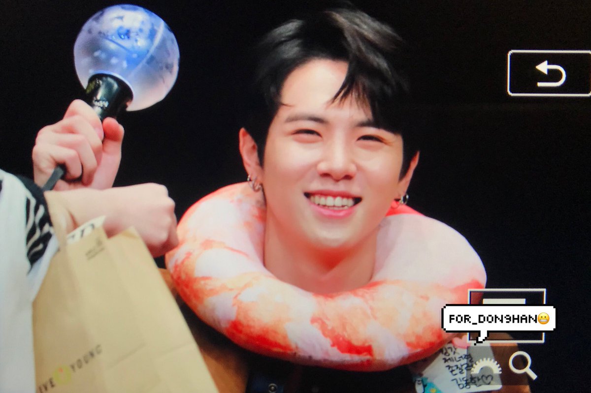 동한이에게😬 tweet media