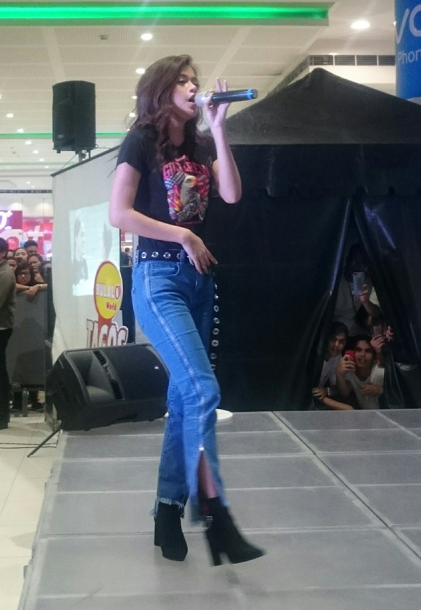 gkprz's tweet photo. Maris Racal at SM San Mateo!

#HauntedForestSMWeekend https://t.co/fLnDWBrkJF