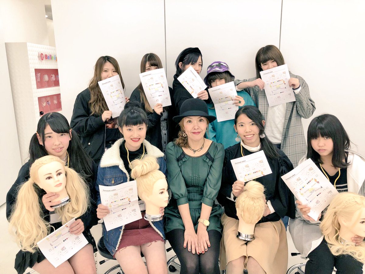 ベルエポック美容専門学校 原宿 ヘアメイク科体験はベル特任講師のなかぢま先生授業でした 先生からヘアメイクの現場の裏話やヘアスタイルの小技を教えてもらいました