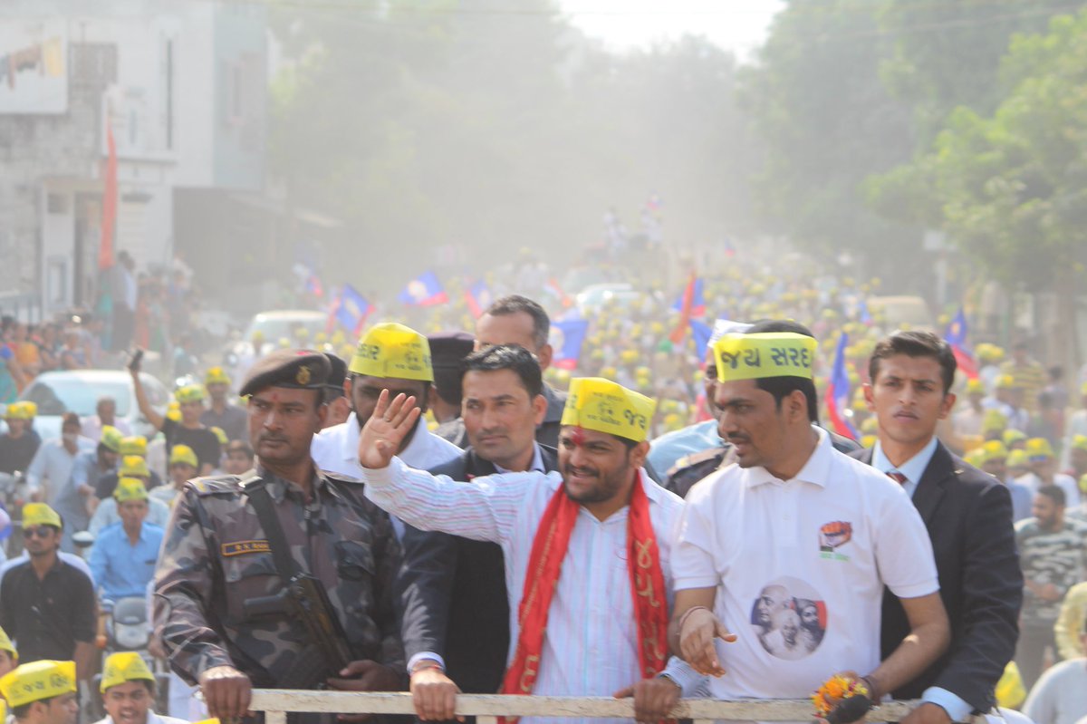 HardikPatel_'s tweet photo. सूरत जन क्रांति महारेली में उमड़ पड़ा जनता का आक्रोश
रात को होने वाली योगीचोक-सूरत में जन क्रांति सभा में एक लाख से ज़्यादा लोग उमड़ पड़ेंगे https://t.co/VqWxyU1z65