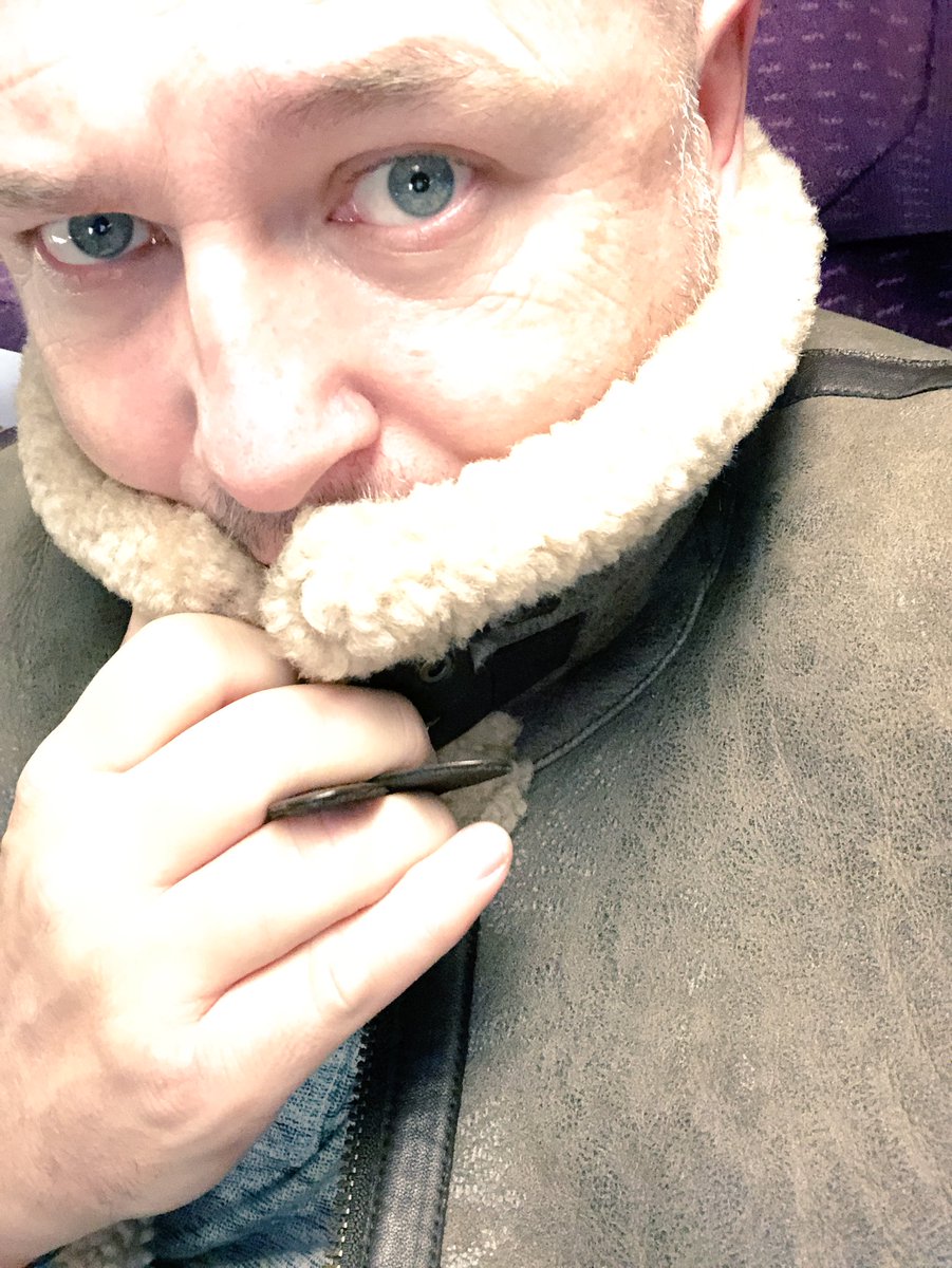 cauetofficiel's tweet image. J ai froid ... 😱⛄️ #retourParis #ousontmesgants #jevouslaissedormir 😘❤️