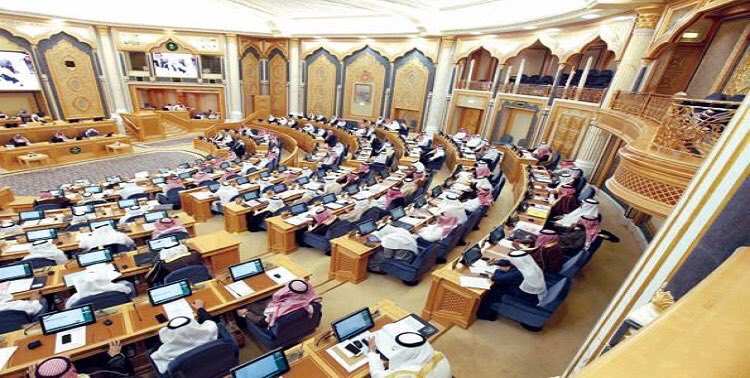 عضوة شورى تطالب بإلغاء شرط موافقة وإذن السفر للمرأة من ولي الأمر.
.
#السعودية #الشورى #المرأة
.